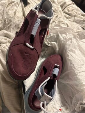 Nike Air Max FF 720 Women's Maroon and Light Gray Slip-On Sneakers